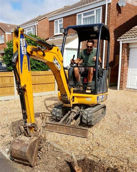 mini diggers for garden projects